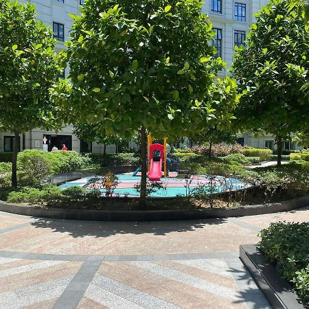 Studio Condo Building 81 Newport Boulevard Манила Экстерьер фото